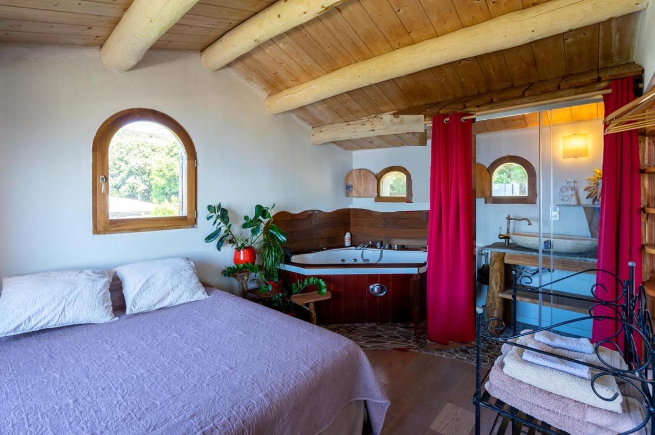 Appartement dans une maison de charme avec jacuzzi Pino Extérieur photo